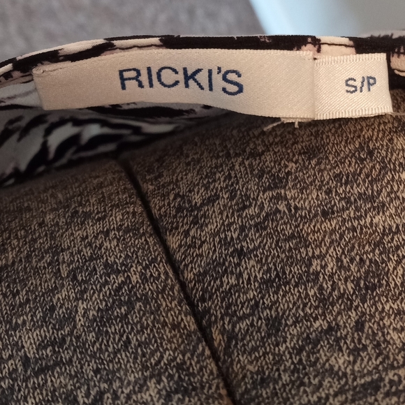 NWT Ricki's Top - Picture 4 of 6